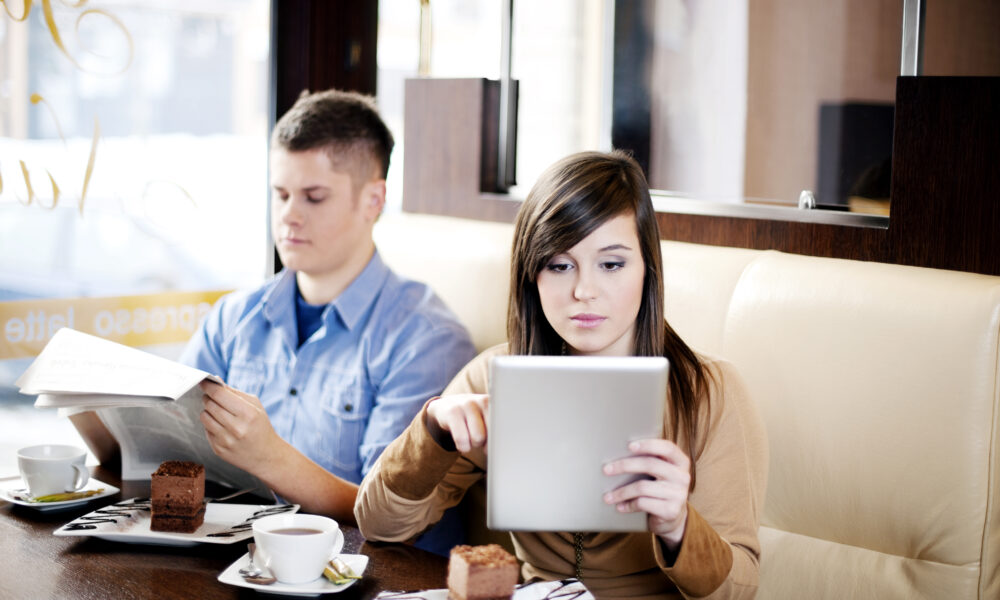 visitor-management-software-vs-traditional-logbooks:-which-is-better?